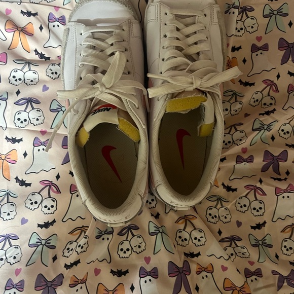 Nike White and Pink Women's Sneakers - Picture 3 of 5